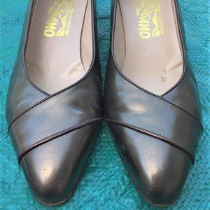 Vintage Ferragamo ladies 1-3/4" heel dress shoes, size 8-1/2 B